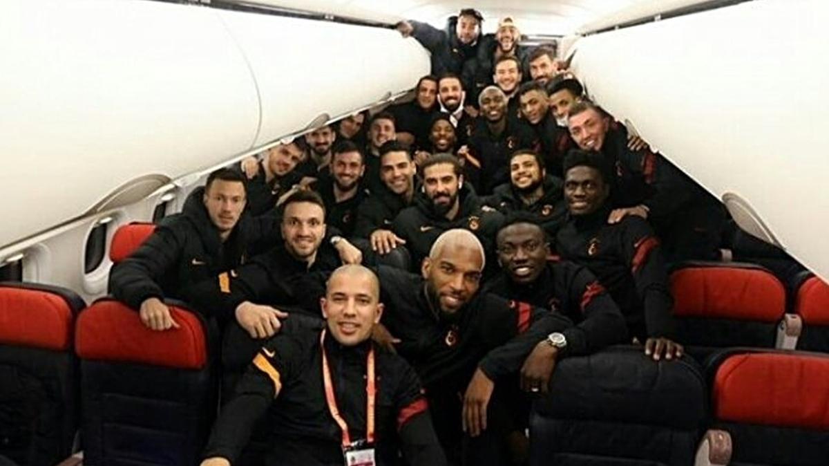 Galatasaray'ın 'aile' fotoğrafında dikkat çeken eksiklik