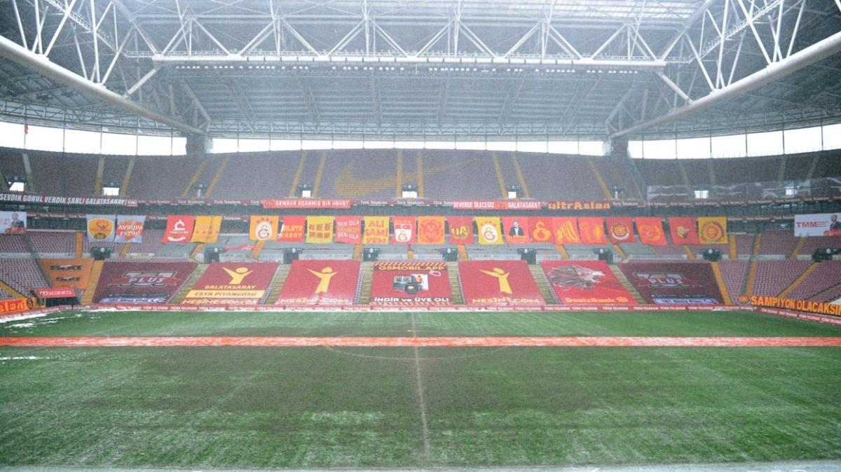 Galatasaray yönetimi saha zeminini Erzurum maçına yetiştirmeye çalışıyor