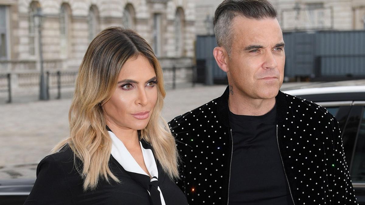 Robbie Williams'ın Türk eşi Ayda Field Türkçe dersi almaya başladı... İlk ödevini sosyal medyadan paylaştı