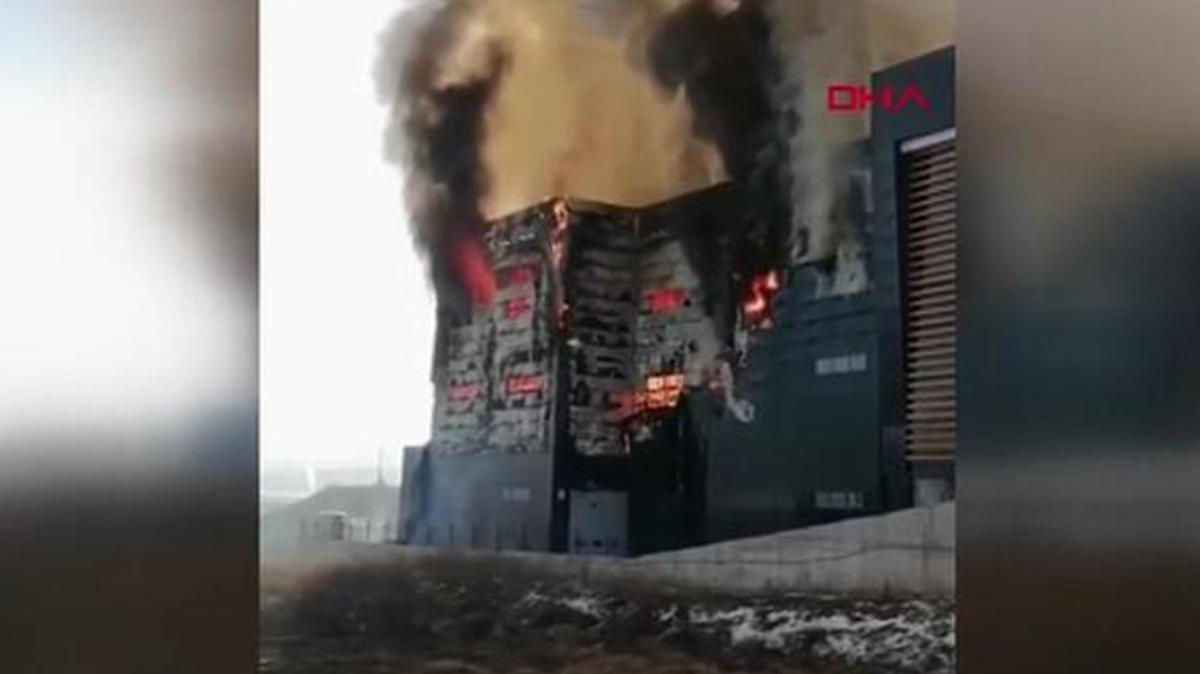 Ankara'da iş yeri deposunda yangın