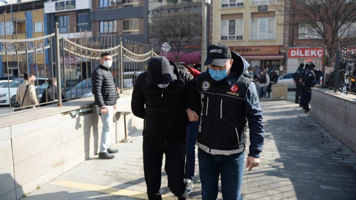 Eskişehir'de özel harekat ekiplerinin de desteğiyle uyuşturucu operasyonu düzenlendi