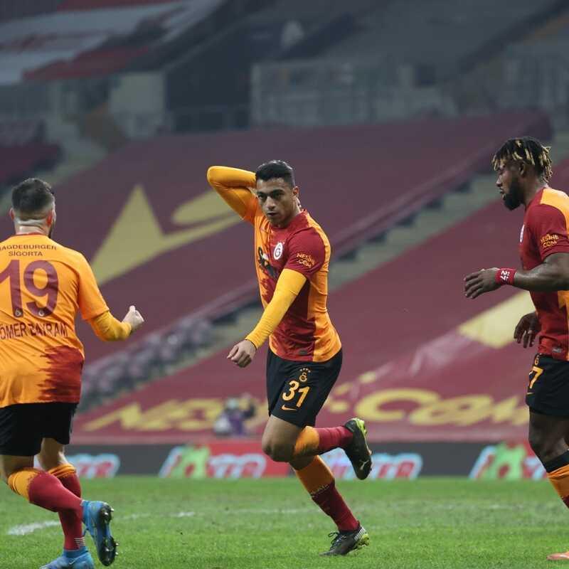 Aslan, son srat ilerliyor! 2-0