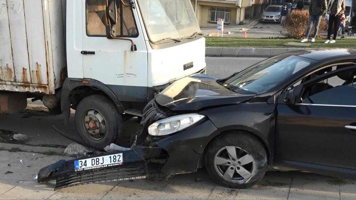 Sultangazi'de alkollü sürücü dehşeti: 2 kez üst üste kaza yaptı