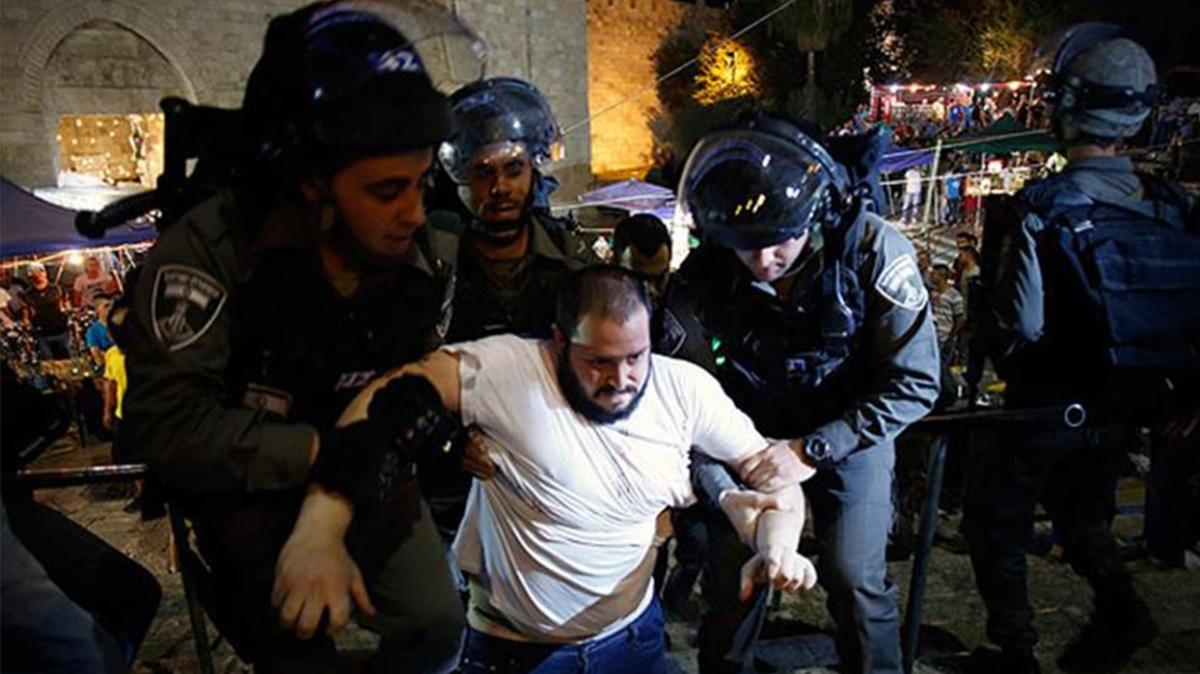 Kuds'te gerginlik... srail polisi ile Filistinliler arasnda arbede yaand