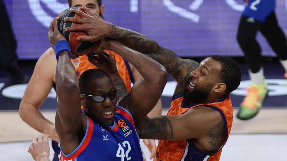 Anadolu Efes, Valencia Basket'i evinde devirdi