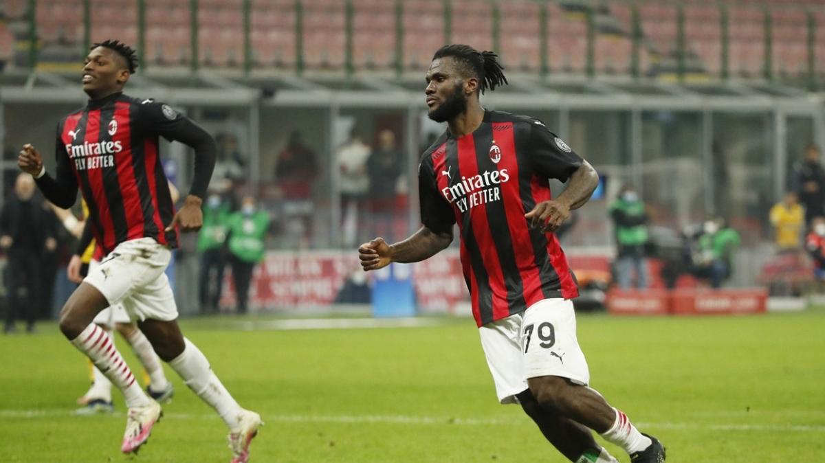Milan 90+7'de att golle Udinese karsnda 1 puan kurtard