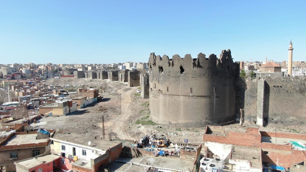 Diyarbakr surlarnn restorasyonu zorlarna gitti: Uluslararas medya maniplasyonu balad