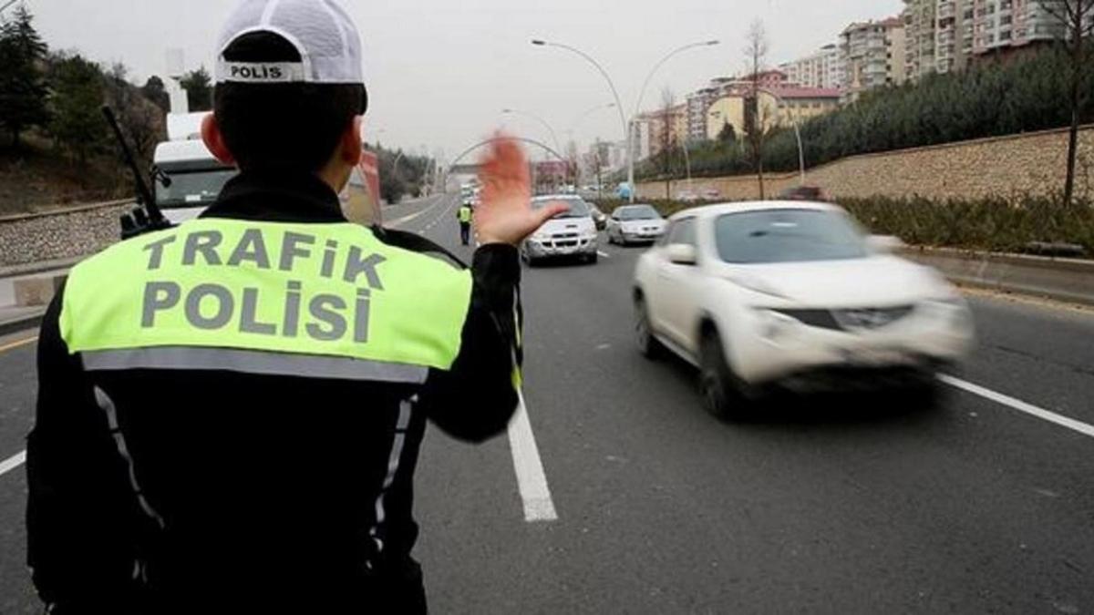 Adana'da ehliyetsiz ve alkoll srcye 17 bin 917 lira ceza