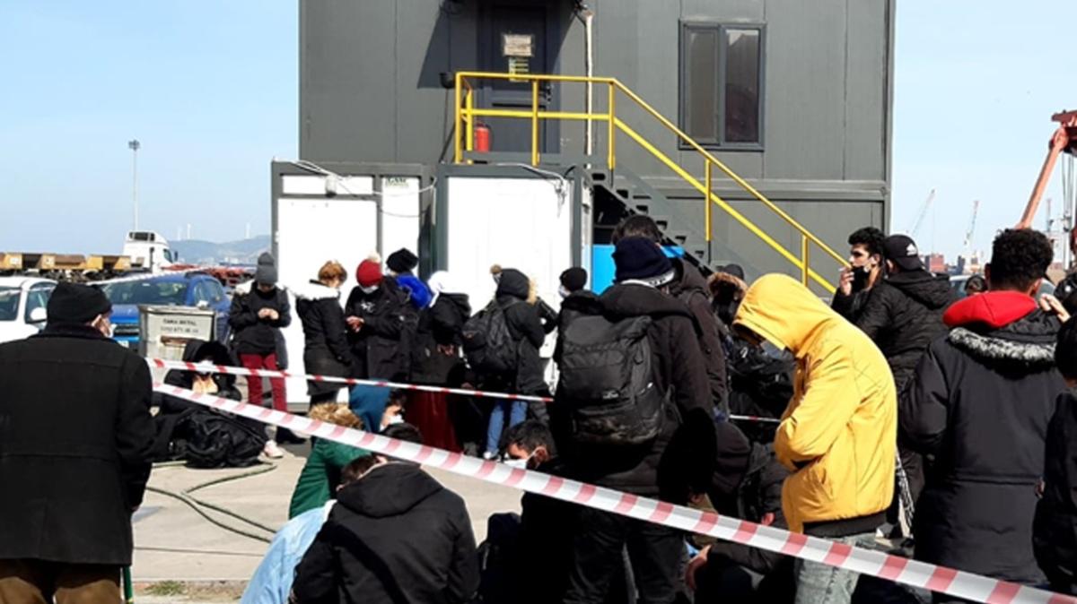 İnsanlığın geldiği son nokta: İzmir'de limanda 2 konteynerin içinde 55 sığınmacı yakalandı
