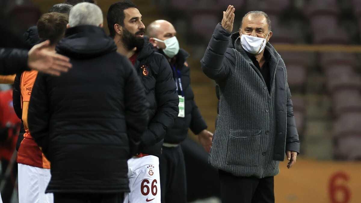 Fatih+Terim+antrenman+foto%C4%9Fraflar%C4%B1nda+yer+almad%C4%B1