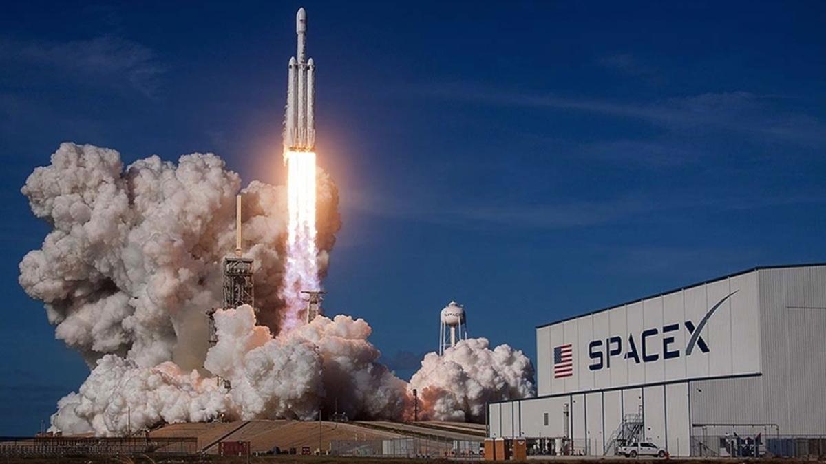 Pentagon, SpaceX ile anlat: Uzaya iki istihbarat uydusu frlatlacak