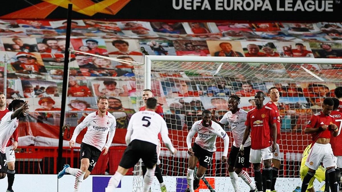 Simon Kjaer Manchester United'u son dakikada yıktı