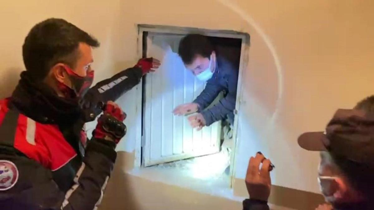 Kumar basknnda merdiven dairesine saklandlar: Polisler bile ard