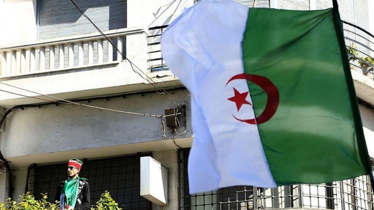Cezayir'den lkede yayn yapan Fransz kanalna uyar