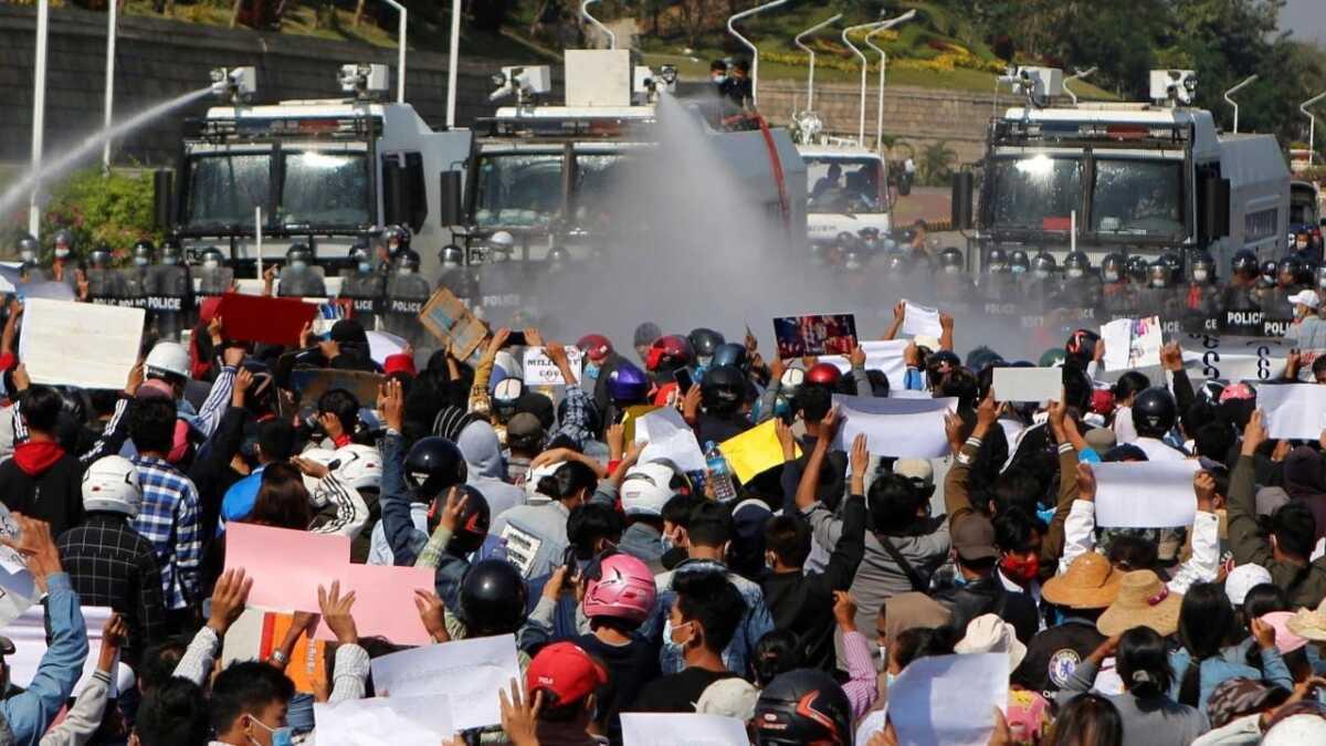 Myanmar'da kanl dn: Rastgele ate ettiler!