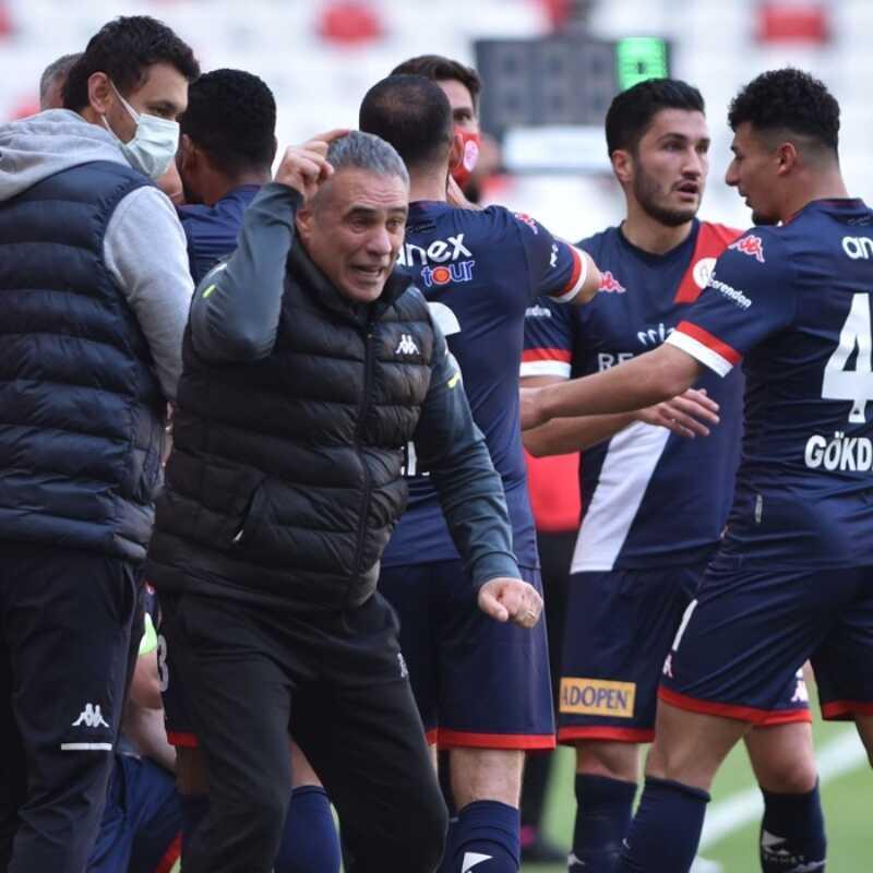 Antalyaspor, BB. Erzurumspor'u ikinci yarda bulduu gollerle 3-1 malup etti
