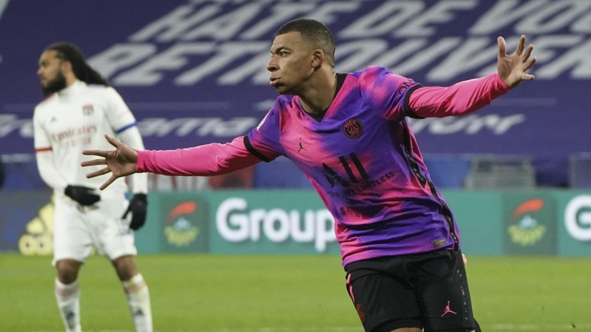 PSG deplasmanda Lyon'u 4-2 yenerek Ligue 1'de liderlik koltuuna oturdu