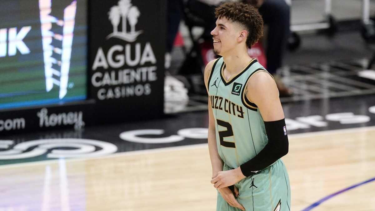 Charlotte Hornets'in ayla LaMelo Ball, el bileinden operasyon geirdi