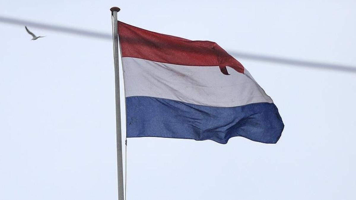 Hollanda Parlamentosu'nda bomba alarm