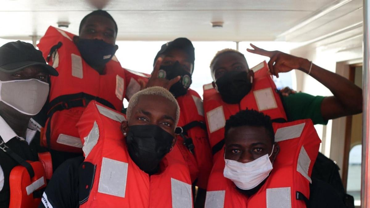 Nijerya, Benin deplasmanna tekneyle gitti