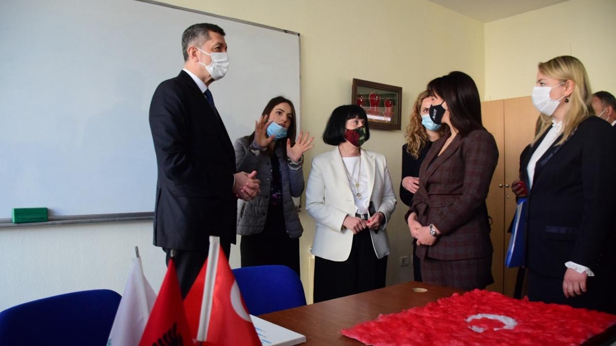 Milli Eitim Bakan Ziya Seluk Arnavutluk'ta temaslarda bulundu