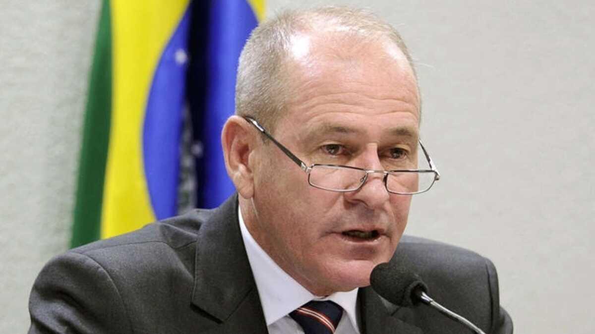Brezilya Savunma Bakan istifa etti