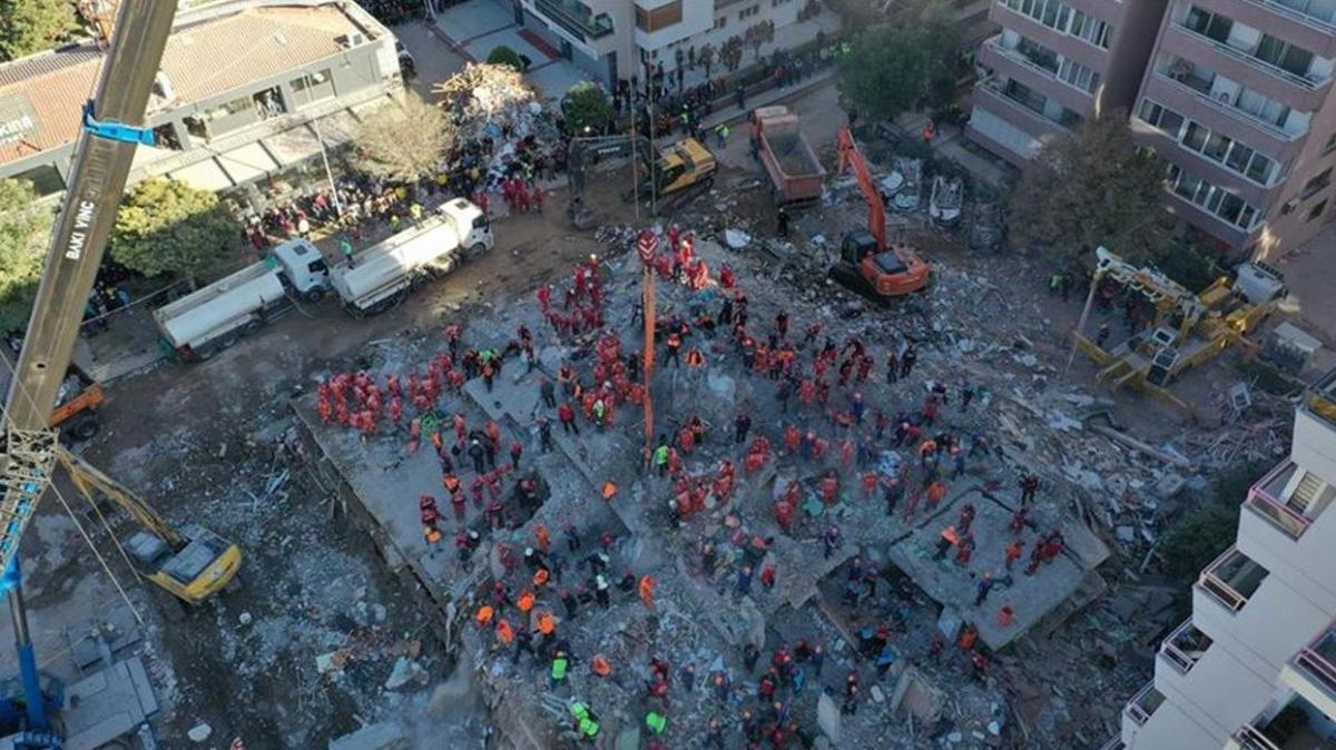 zmir'deki depremde yklan Rza Bey Apartman'nn fenni mesul tutukland