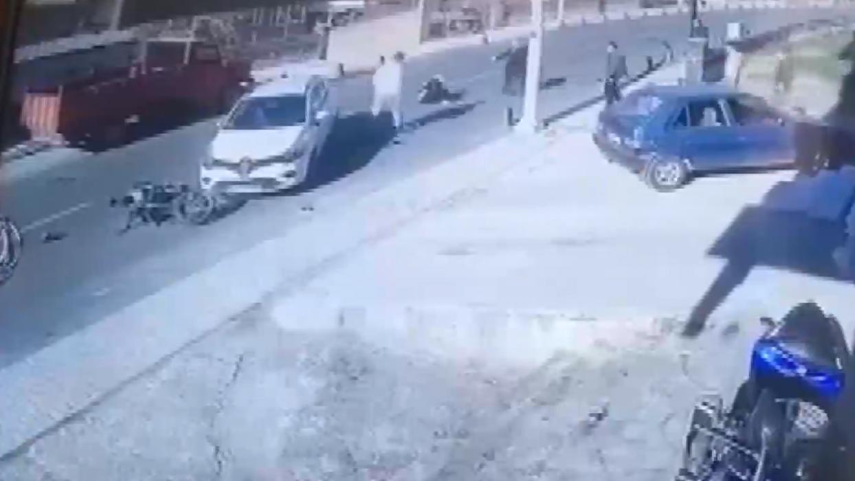 Beykoz'da bir otomobil ve motosiklet arpt