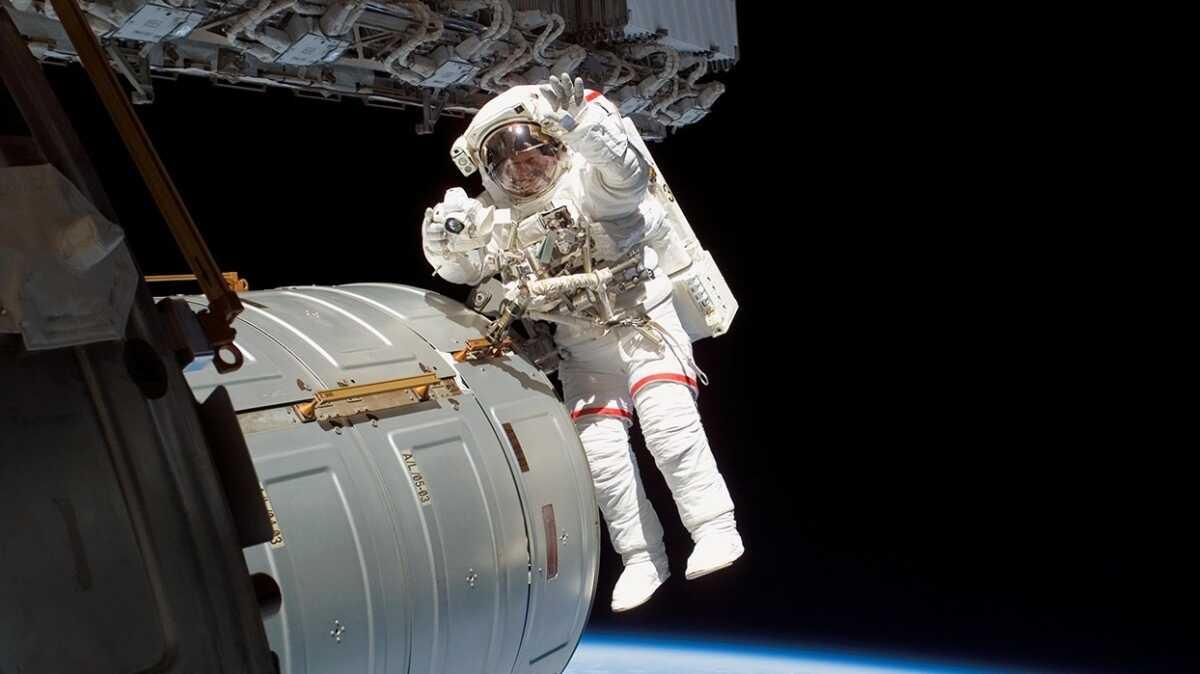 Bir yln uzayda geiren NASA astronotunun kalbi kld