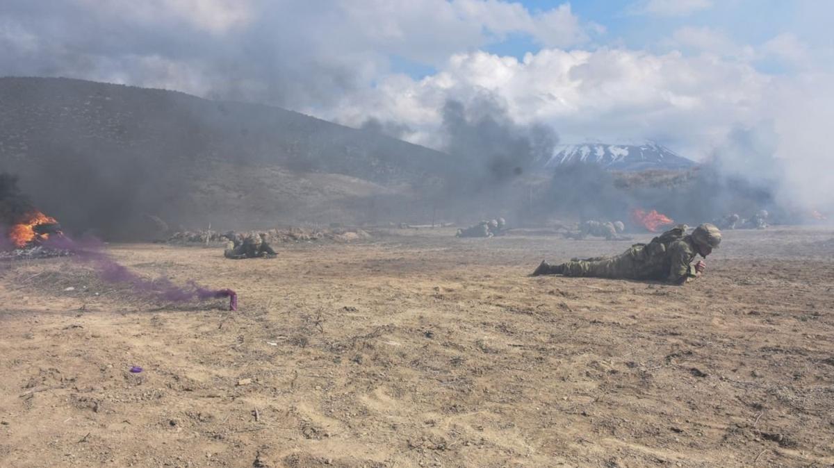 Azerbaycan ordusu Isparta'da komanda eitiminde