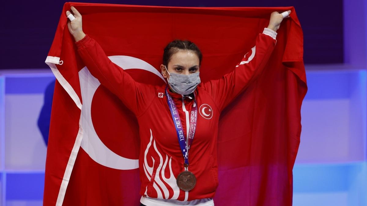 aziye Erdoan, Avrupa Halter ampiyonas'nda bronz madalya kazand