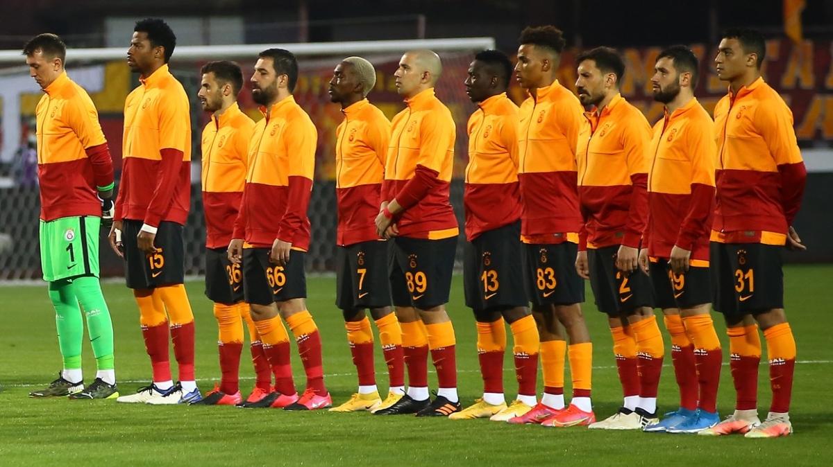 Galatasaray'da 6 oyuncu geri dnyor