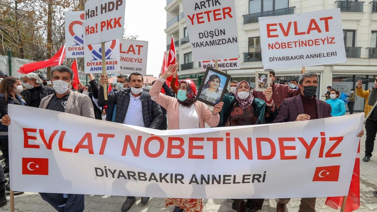 Diyarbakr annelerinden Vanl ailelere destek: 'ocuklarmz bu vatan hainlerinden alacaz'