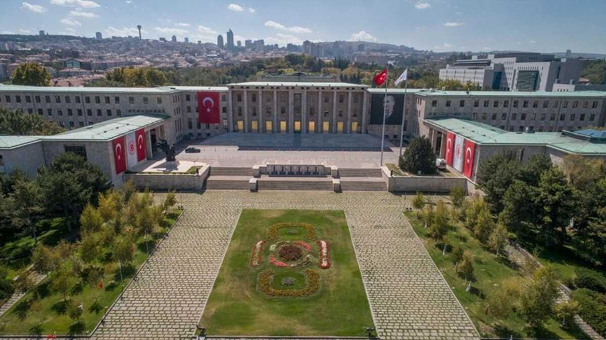 Mecliste koronavirs nlemleri... Ziyareti yasa getirildi