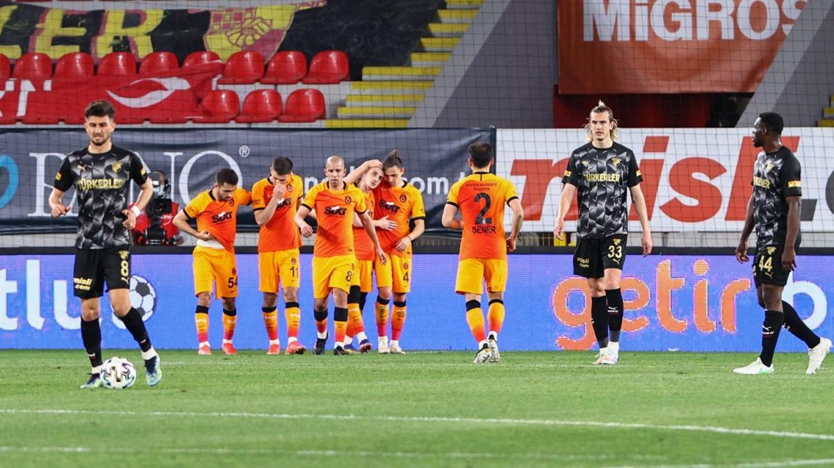 Galatasaray İzmir'de kazandı, yeniden yarışa döndü! 1-3