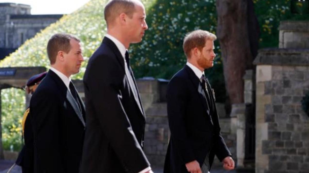 Prens Harry ve William yan yana! Prens Philip'in cenazesinde barıştılar mı"