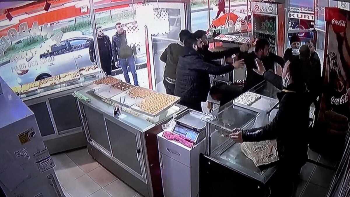 Samsun'da korkun olay: Pastaneci ve olunu dvp, i yerine tfekle ate atlar