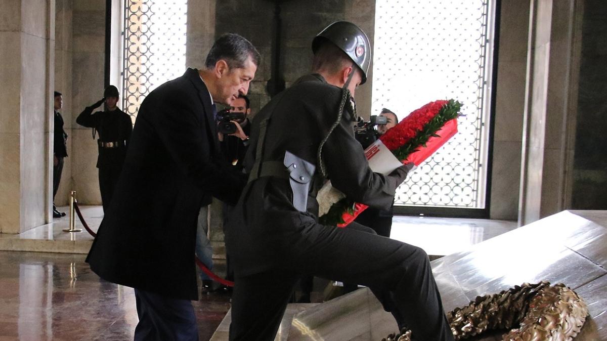 Anıtkabir'de 23 Nisan töreni: Bakan Selçuk'tan Anıtkabir ziyareti