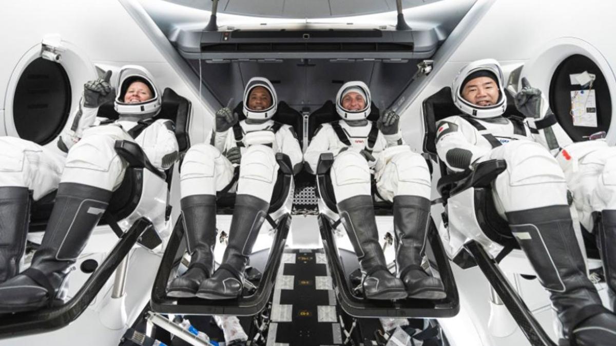 4 astronotu tayan Crew Dragon mekii SpaceX tarafndan frlatld