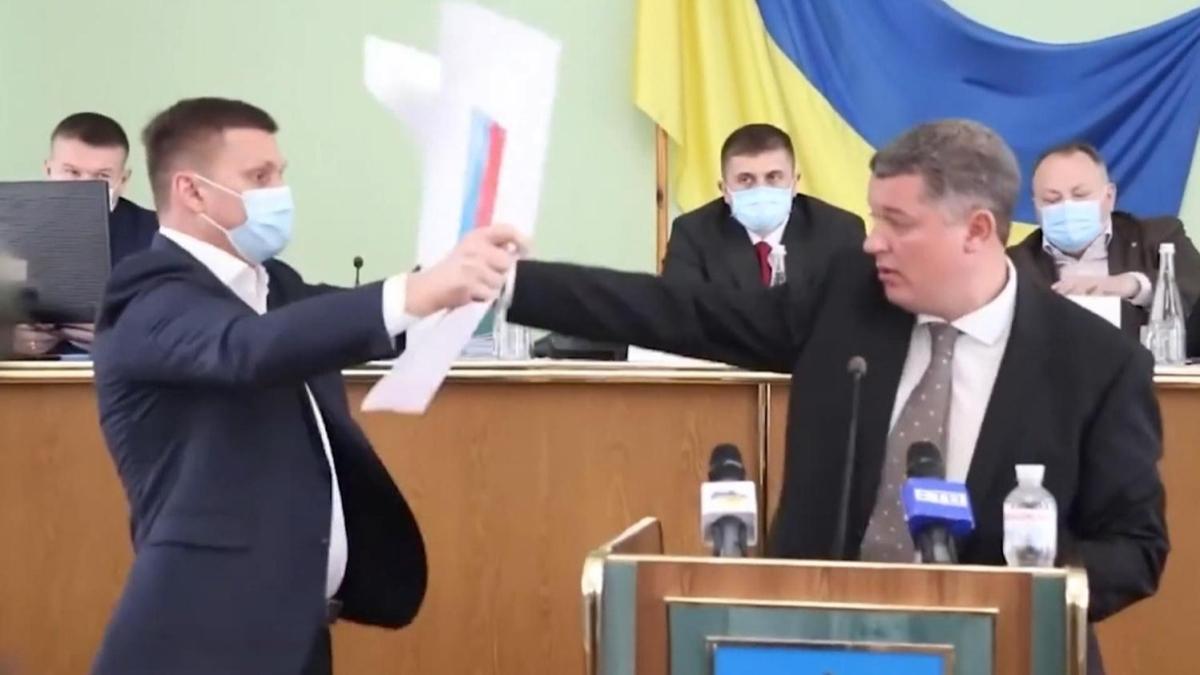 Arbede yaand! Ukrayna'da Rus bayra krizi