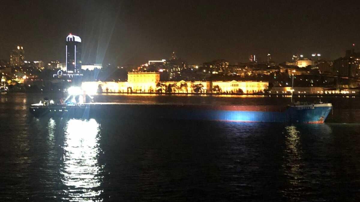 Yk gemisi stanbul Boaz'nda makine arzas yapt