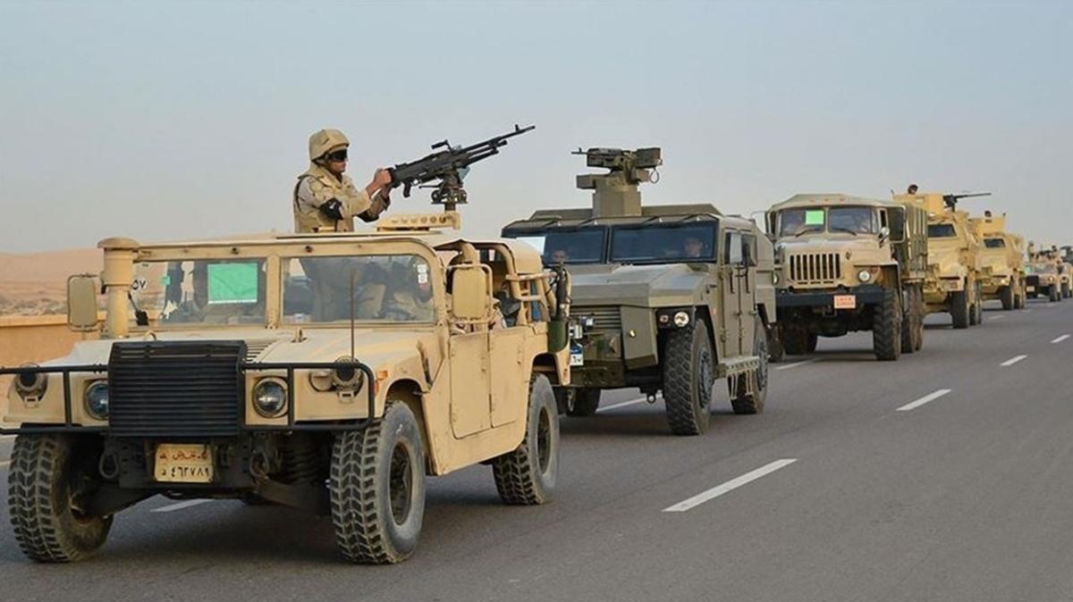 Libya'da Hafter'e bağlı silahlı araçların ve Pantsir S1'lerin olduğu konvoyda hareketlilik gözlendi