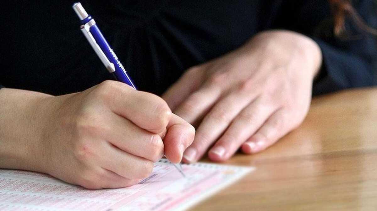 Ak retim 3. dnem snavlar ile ilgili karar Bakan Seluk imzalad