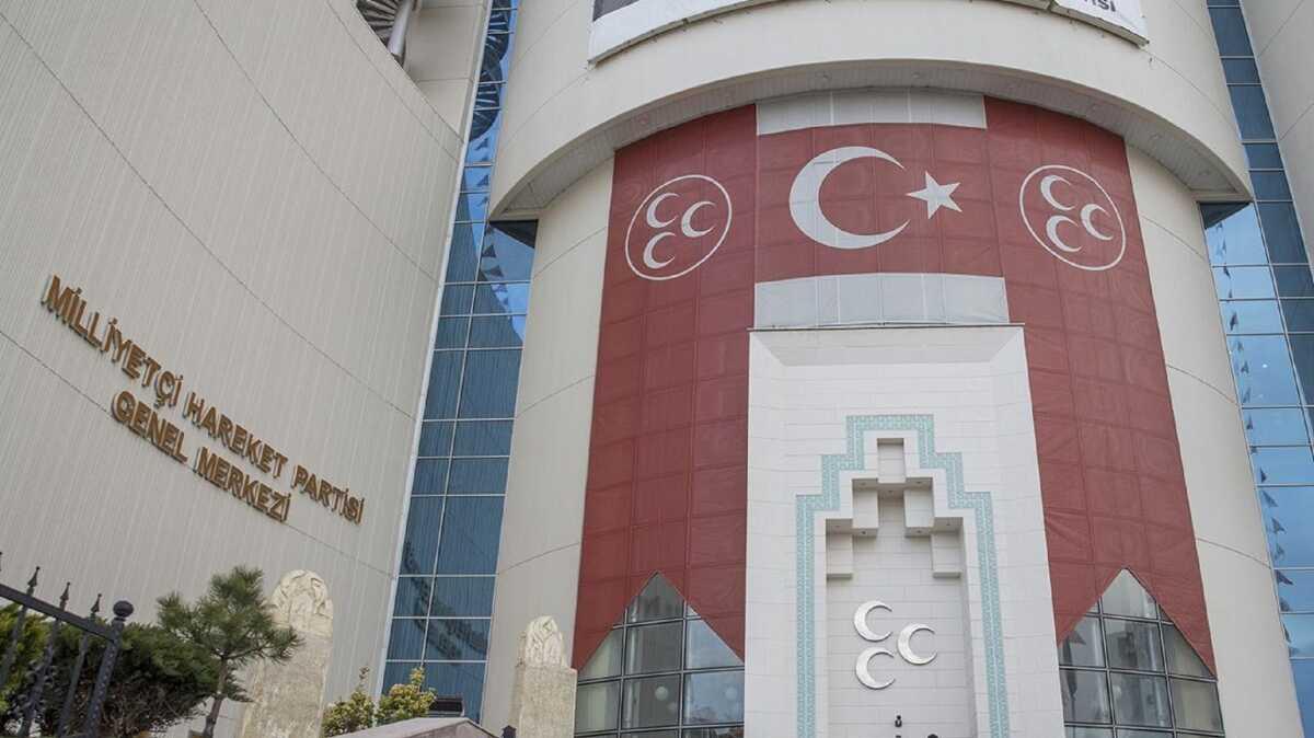 Y Parti'den istifa eden 14 kii MHP'ye katld