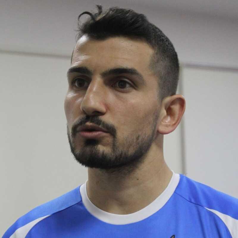Emrah Basan isyan etti: Baakehirli futbolcu gz nnde kfr etti, hakem atamad