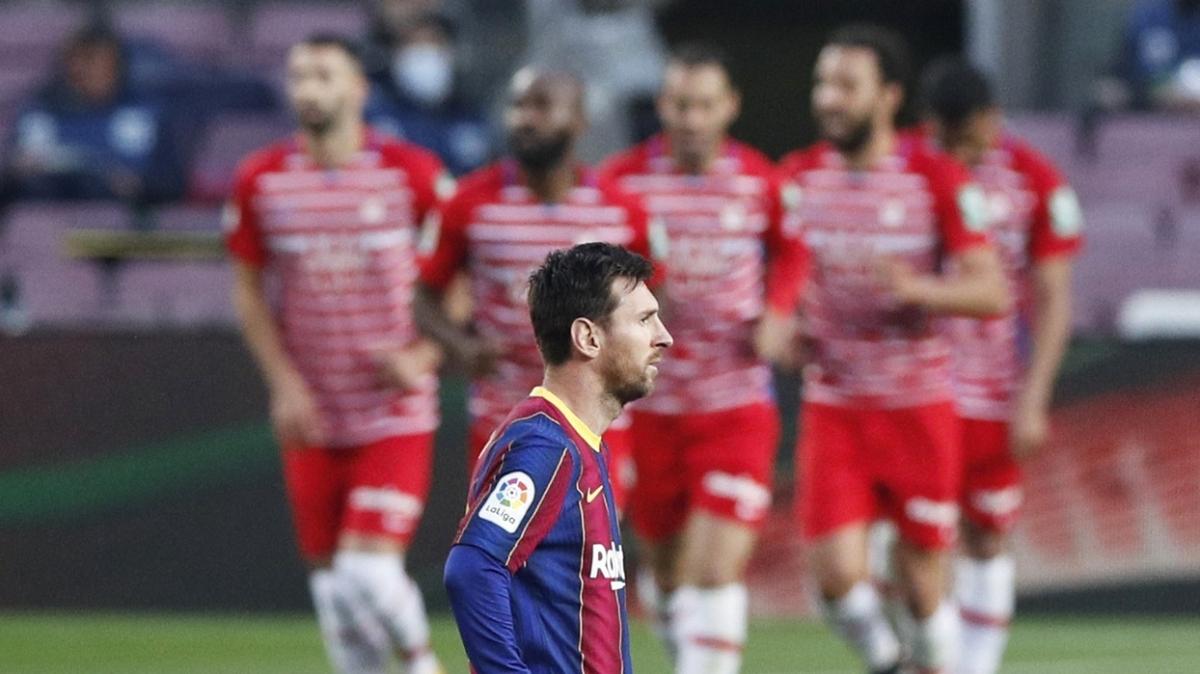 Barcelona liderlik için çıktığı maçta Granada'ya 2-1 mağlup oldu