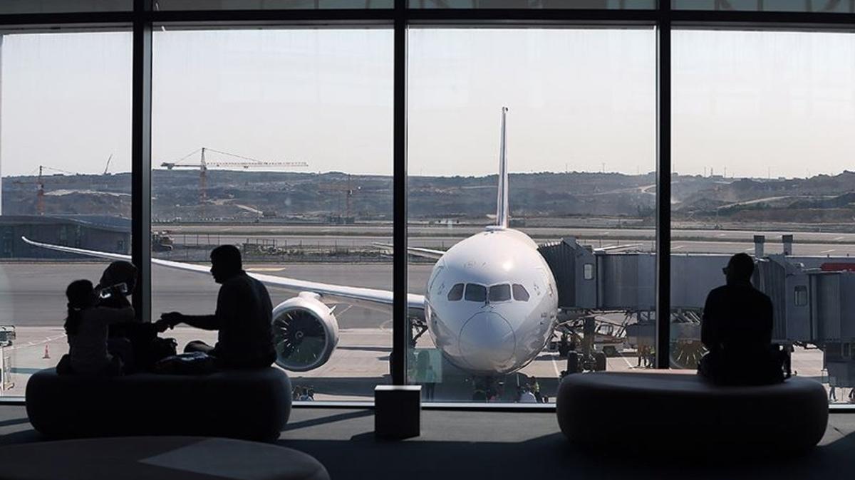 stanbul'daki havalimanlarn bir gnde 135 binden fazla yolcu kulland