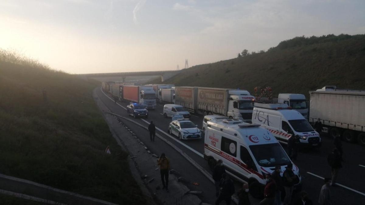 Kuzey Marmara Otoyolu'nda kaza: Edirne istikameti trafie kapand