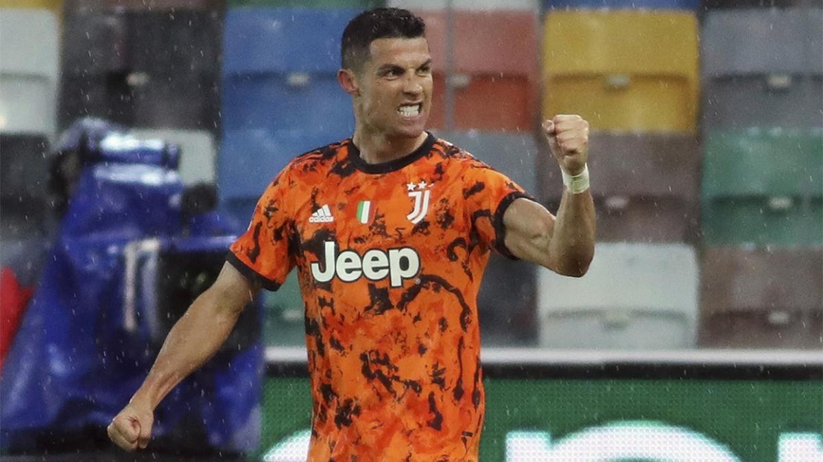 Cristiano Ronaldo, son dakikalarda sahneye kt; Juventus, 3 puan ald