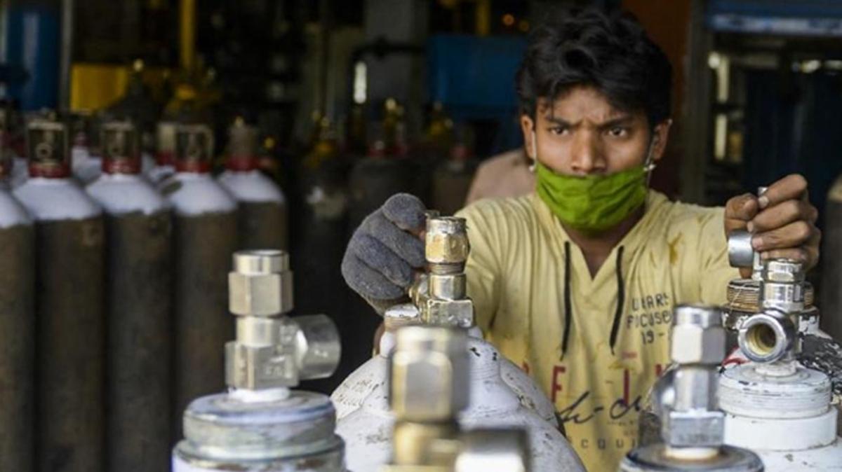 Hindistan'da 2 kii, lkedeki krizden faydalanmaya alt:  Oksijen tp diye yangn sndrc sattlar